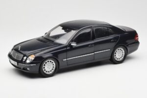 Mercedes E-Class W211 Blå Metallic Kyosho 1:18 B66962147