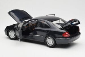 Mercedes E-Class W211 Blå Metallic Kyosho 1:18 B66962147 Metall — bild 5 av 8