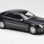 Mercedes E-Class W211 Blå Metallic Kyosho 1:18 B66962147 - image 6 of 8