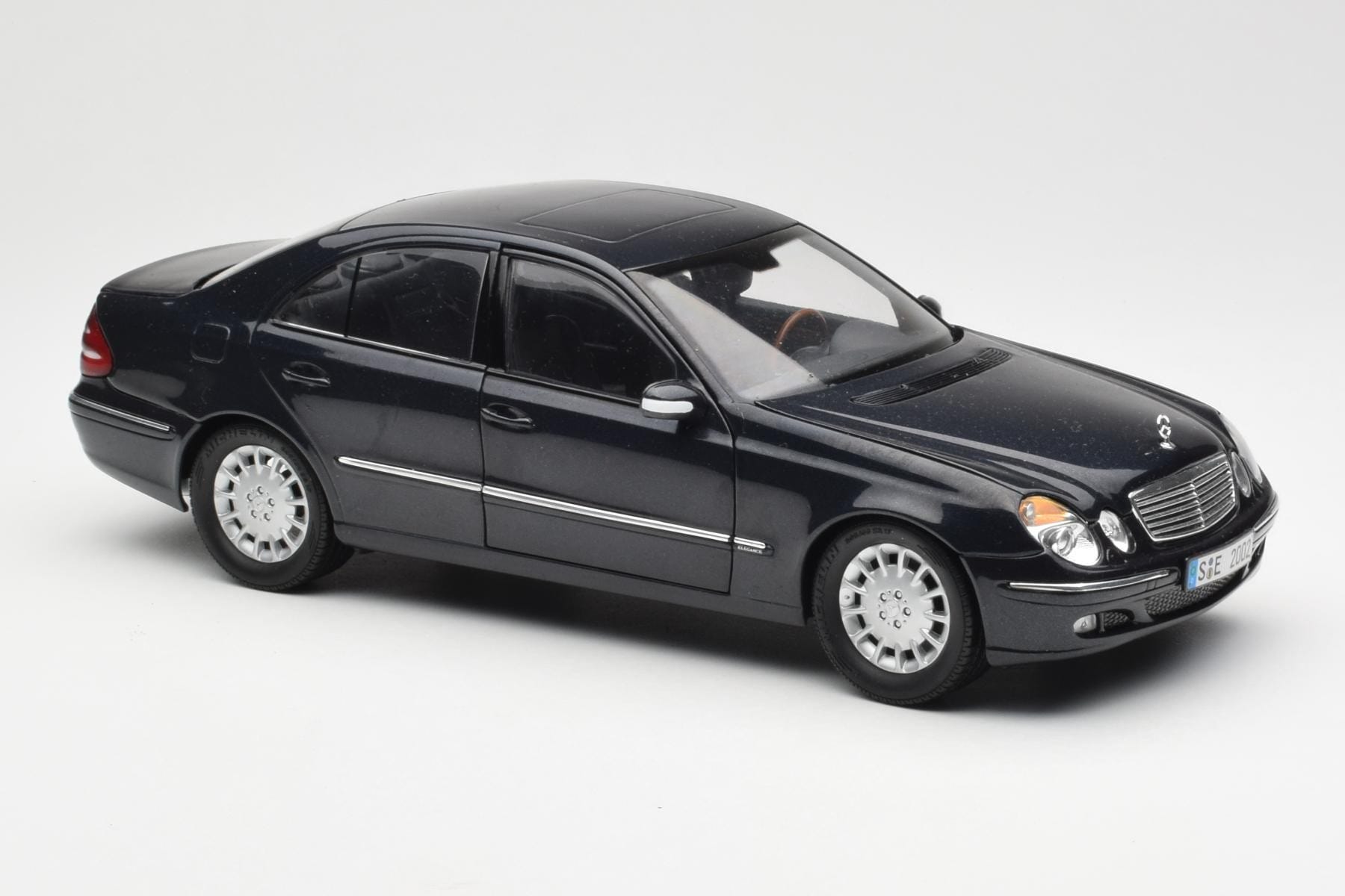 Mercedes E-Class W211 Blå Metallic Kyosho 1:18 B66962147 Metall — bild 6 av 8