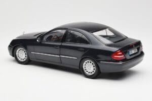 Mercedes E-Class W211 Blå Metallic Kyosho 1:18 B66962147 Metall — bild 7 av 8