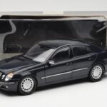 Mercedes E-Class W211 Blå Metallic Kyosho 1:18 B66962147 - image 8 of 8