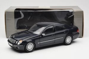 Mercedes E-Class W211 Blå Metallic Kyosho 1:18 B66962147 Metall — bild 8 av 8