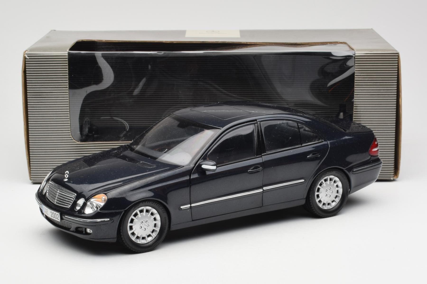 Mercedes E-Class W211 Blå Metallic Kyosho 1:18 B66962147 Metall — bild 8 av 8