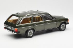 Mercedes 230T W123 T-Model Grön Metallic Norev 1:18 183730 Metall — bild 3 av 8