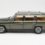 Mercedes 230T W123 T-Model Grön Metallic Norev 1:18 183730 - image 4 of 8