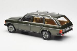 Mercedes 230T W123 T-Model Grön Metallic Norev 1:18 183730 Metall — bild 7 av 8