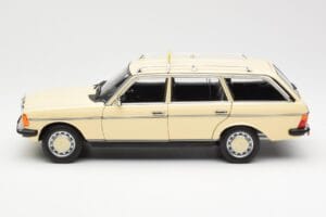 Mercedes 230T W123 T-Model Taxi Norev 1:18 183731 Metall — bild 4 av 8