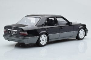 Mercedes E60 AMG W124 Svart Otto 1:18 OT131 Resin — bild 2 av 6