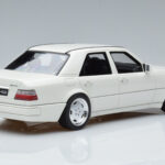 Mercedes E60 AMG W124 Vit Otto 1:18 - image 2 of 6