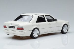 Mercedes E60 AMG W124 Vit Otto 1:18 B66040640 Resin — bild 2 av 6