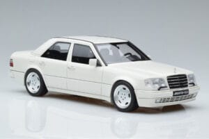 Mercedes E60 AMG W124 Vit Otto 1:18 B66040640 Resin — bild 4 av 6
