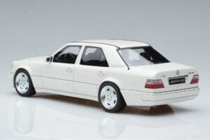 Mercedes E60 AMG W124 Vit Otto 1:18 B66040640 Resin — bild 5 av 6