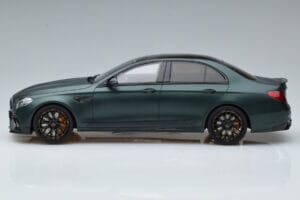 Mercedes E63 AMG Brabus 800 W213 Grön GT Spirit 1:18 GT208 Resin — bild 3 av 6