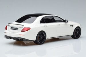 Mercedes AMG E63 S W213 Vit GT Spirit 1:18 B66965711 Resin — bild 2 av 6