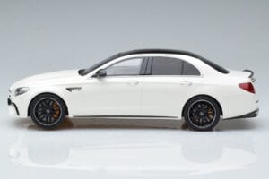 Mercedes AMG E63 S W213 Vit GT Spirit 1:18 B66965711 Resin — bild 3 av 6