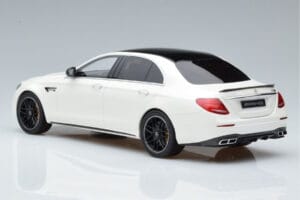 Mercedes AMG E63 S W213 Vit GT Spirit 1:18 B66965711 Resin — bild 5 av 6