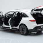 Mercedes EQC 400 Diamond Vit NZG 1:18 - image 5 of 8