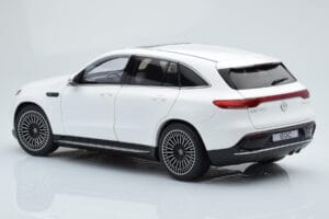 Mercedes EQC 400 Diamond Vit NZG 1:18 B66963756 Metall — bild 7 av 8