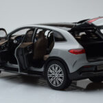 Mercedes EQE SUV X294 AMG Line Alpine Grå NZG 1:18 - image 5 of 8
