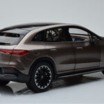 Mercedes EQE SUV X294 AMG Line Velvet Brun NZG 1:18 - image 3 of 8