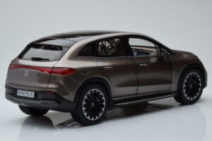 Mercedes EQE SUV X294 AMG Line Velvet Brun NZG 1:18 B66960836 Metall — bild 3 av 8