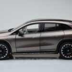 Mercedes EQE SUV X294 AMG Line Velvet Brun NZG 1:18 - image 4 of 8