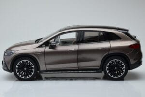Mercedes EQE SUV X294 AMG Line Velvet Brun NZG 1:18 B66960836 Metall — bild 4 av 8