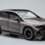 Mercedes EQE SUV X294 AMG Line Velvet Brun NZG 1:18 - image 6 of 8