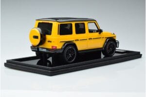 Mercedes AMG G63 W463 Gul MotorHelix 1:18 MH018-Y Resin — bild 2 av 7