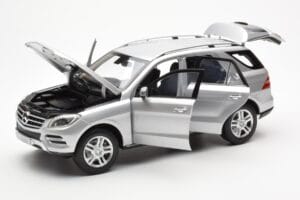 Mercedes M-Class W166 Iridium Silver Metallic Minichamps 1:18 B66960064 Metall — bild 2 av 8