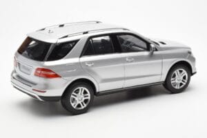 Mercedes M-Class W166 Iridium Silver Metallic Minichamps 1:18 B66960064 Metall — bild 3 av 8