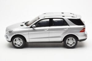 Mercedes M-Class W166 Iridium Silver Metallic Minichamps 1:18 B66960064 Metall — bild 4 av 8