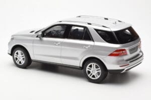 Mercedes M-Class W166 Iridium Silver Metallic Minichamps 1:18 B66960064 Metall — bild 7 av 8