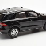 Mercedes M-Class W166 Obsidian Svart Metallic Minichamps 1:18 B66960063 - image 3 of 8