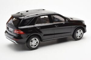 Mercedes M-Class W166 Obsidian Svart Metallic Minichamps 1:18 B66960063 Metall — bild 3 av 8