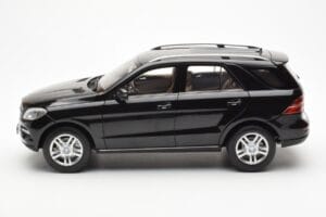 Mercedes M-Class W166 Obsidian Svart Metallic Minichamps 1:18 B66960063 Metall — bild 4 av 8