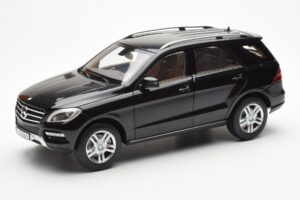 Mercedes M-Class W166 Obsidian Svart Metallic Minichamps 1:18 B66960063