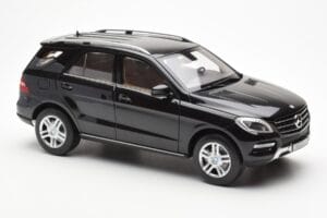 Mercedes M-Class W166 Obsidian Svart Metallic Minichamps 1:18 B66960063 Metall — bild 6 av 8