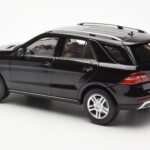 Mercedes M-Class W166 Obsidian Svart Metallic Minichamps 1:18 B66960063 - image 7 of 8