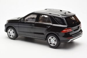 Mercedes M-Class W166 Obsidian Svart Metallic Minichamps 1:18 B66960063 Metall — bild 7 av 8