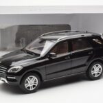 Mercedes M-Class W166 Obsidian Svart Metallic Minichamps 1:18 B66960063 - image 8 of 8