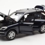 Mercedes M-Class W166 Tansanite Blå Metallic Minichamps 1:18 B66960065 - image 2 of 8
