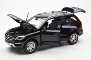 Mercedes M-Class W166 Tansanite Blå Metallic Minichamps 1:18 B66960065 Metall — bild 2 av 8
