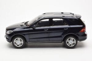 Mercedes M-Class W166 Tansanite Blå Metallic Minichamps 1:18 B66960065 Metall — bild 4 av 8