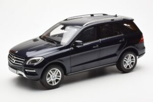 Mercedes M-Class W166 Tansanite Blå Metallic Minichamps 1:18 B66960065