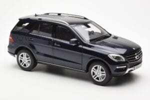 Mercedes M-Class W166 Tansanite Blå Metallic Minichamps 1:18 B66960065 Metall — bild 6 av 8