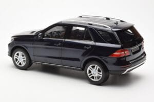 Mercedes M-Class W166 Tansanite Blå Metallic Minichamps 1:18 B66960065 Metall — bild 7 av 8