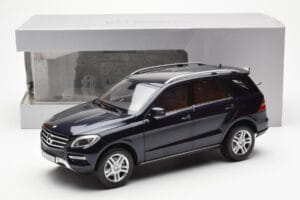 Mercedes M-Class W166 Tansanite Blå Metallic Minichamps 1:18 B66960065 Metall — bild 8 av 8