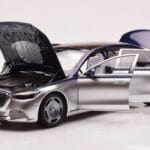 Mercedes Maybach S680 W223 Nautical Blå Cirrus Silver Almost Real 1:18 - image 2 of 8